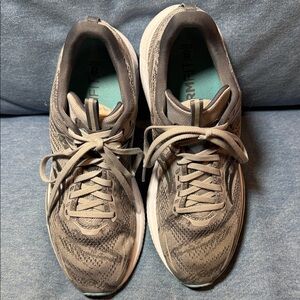 Saucony Women’s Gray and White Running Shoes size 10.5 in Alloy/Rainfall in EUC!